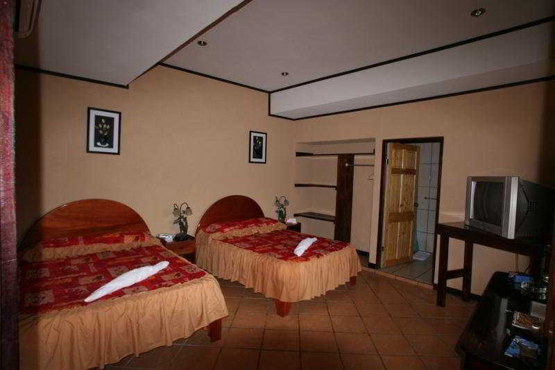 Luigis Hotel La Fortuna ภายนอก รูปภาพ
